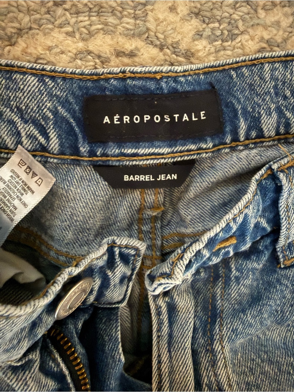Aeropostale mid/high-ish waisted barrel jeans - Picture 2 of 5